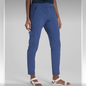 EUC Athleta Chelsea Cargo Performance Navy Blue Jogger Pants - size 6